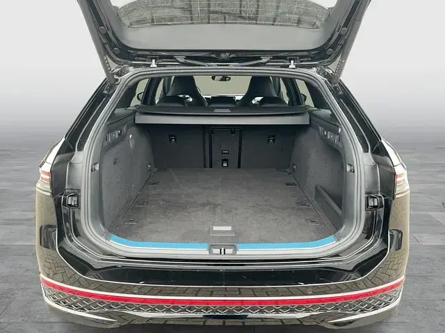 Gebraucht VW Passat R-line 150 PS (110 kW) 2024 Schwarz Kombi