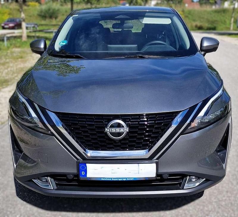 Grau Gebraucht 2023 Nissan Qashqai Acenta SUV | 22.222 € (Guter Preis) - Bild 1/4