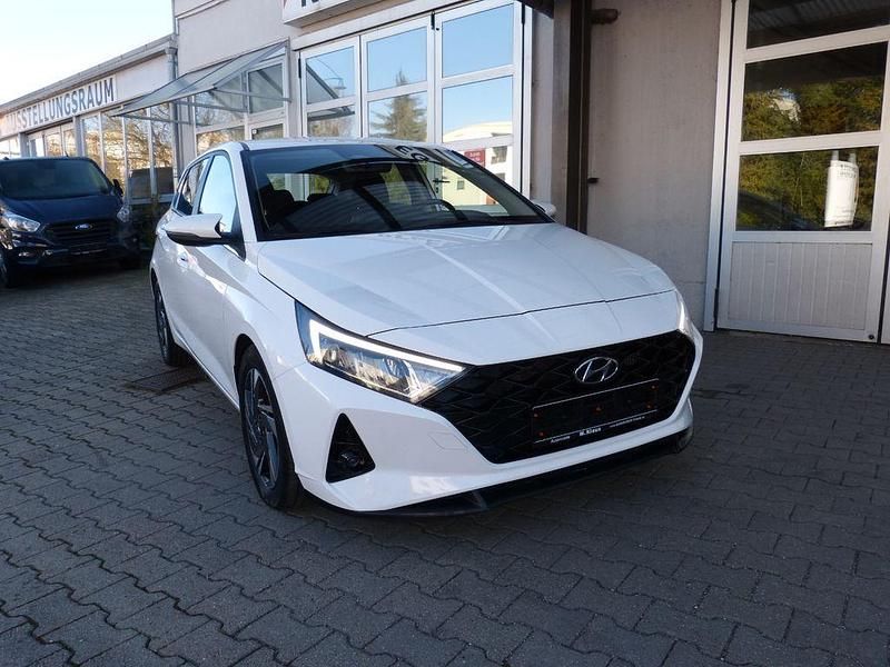 Gebraucht Hyundai i20 101 PS (74 kW) 2022 Weiß Kleinwagen