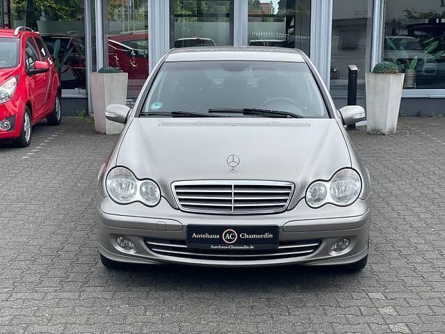 Silber Gebraucht 2004 Mercedes C180 Limousine | 3.590 € (Fairer Preis) - Bild 1/4