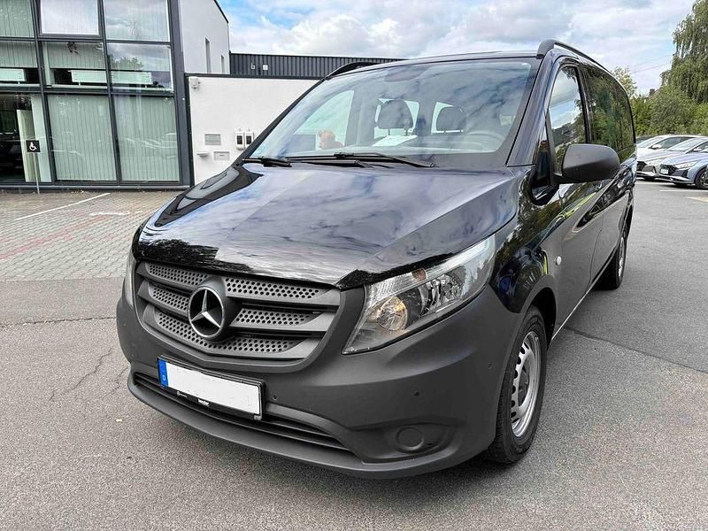 Schwarz Gebraucht 2016 Mercedes Vito Van / Kleinbus | 16.990 € (Teuer) - Bild 1/4