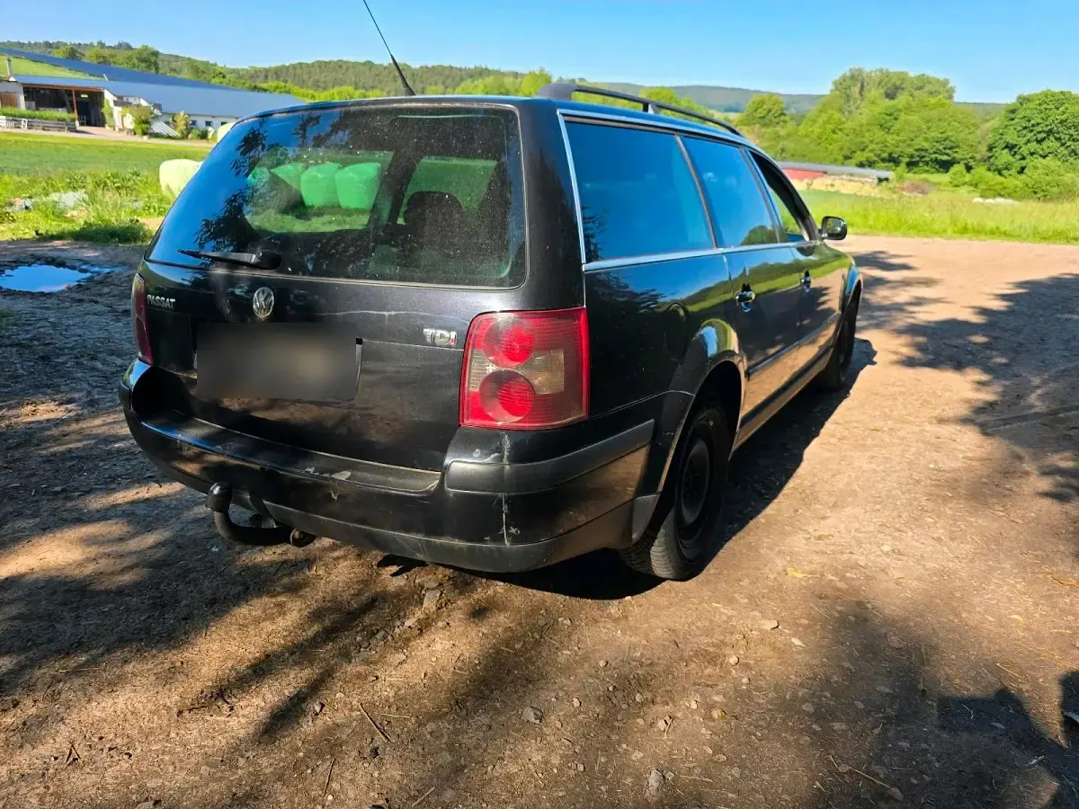 Gebraucht VW Passat 101 PS (74 kW) 2003 Schwarz Kombi