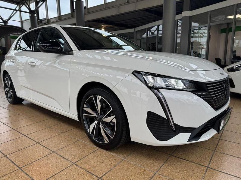 Weiß Gebraucht 2023 Peugeot 308 Allure Limousine | 23.308 € (Fairer Preis) - Bild 1/4