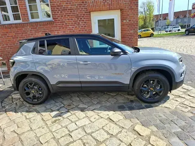 Neu Jeep Avenger North 145 PS (106 kW) 2026 Grau SUV