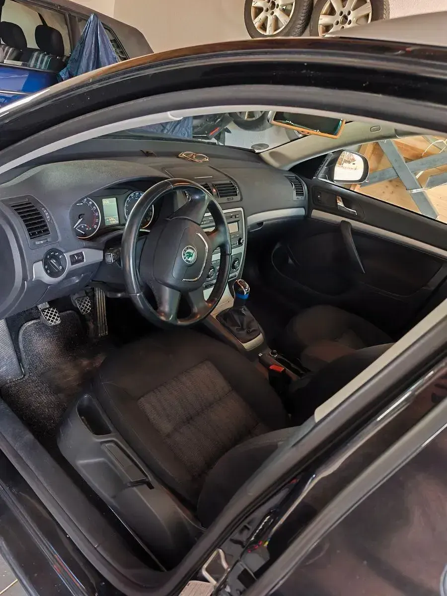 Gebraucht Skoda Octavia Elegance 105 PS (77 kW) 2013 Schwarz Kombi