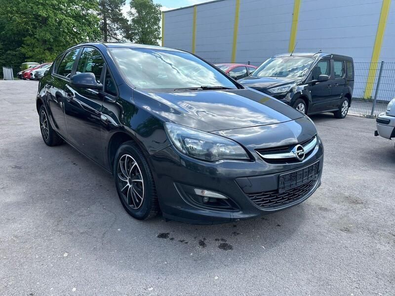 Schwarz Gebraucht 2014 Opel Astra Selection Kleinwagen | 2.650 € - Bild 1/4
