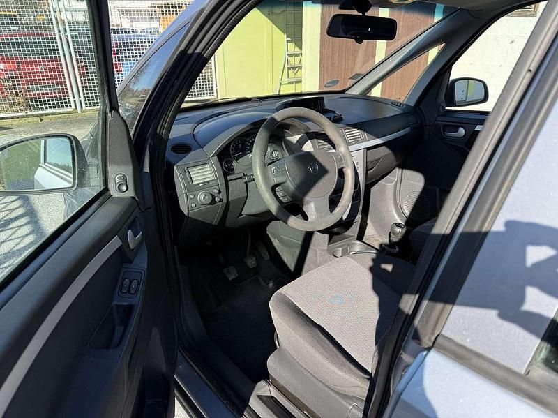 Gebraucht Opel Meriva Enjoy 101 PS (74 kW) 2004 Silbergrau Van / Kleinbus