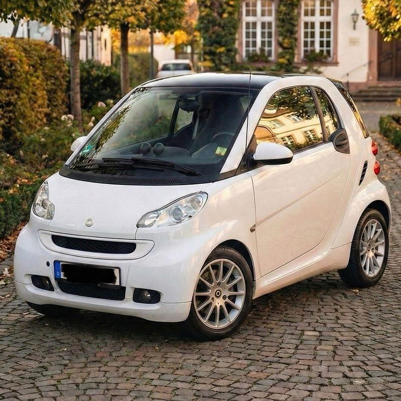 Weiß Gebraucht 2011 Smart ForTwo Coupé Passion Coupé | 4.400 € (Etwas zu teuer) - Bild 1/4