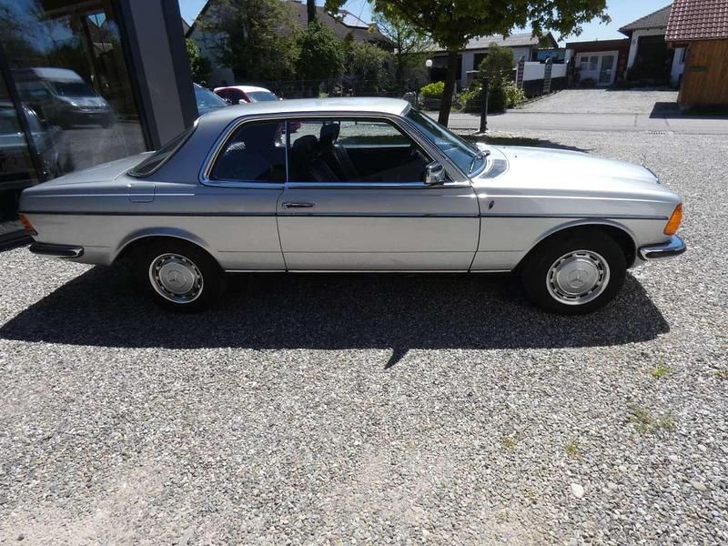 Gebraucht Mercedes 280 177 PS (130 kW) 1977 Silber Coupé