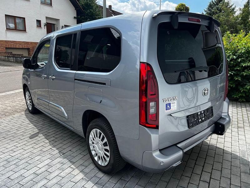 Grau Gebraucht 2023 Toyota Proace Verso City Kombi | 36.500 € - Bild 1/4