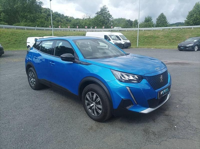 Blau Gebraucht 2023 Peugeot e-2008 Active SUV | 18.490 € (Guter Preis) - Bild 1/4