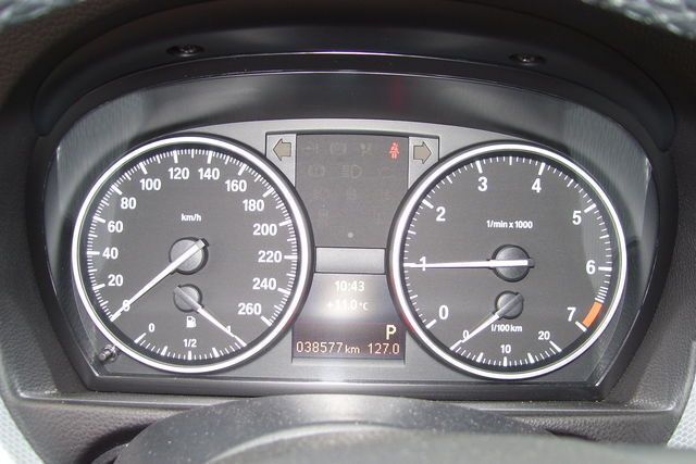 Gebraucht BMW 318 Exclusive 194 PS (142 kW) 2011 Schwarz metallic Limousine