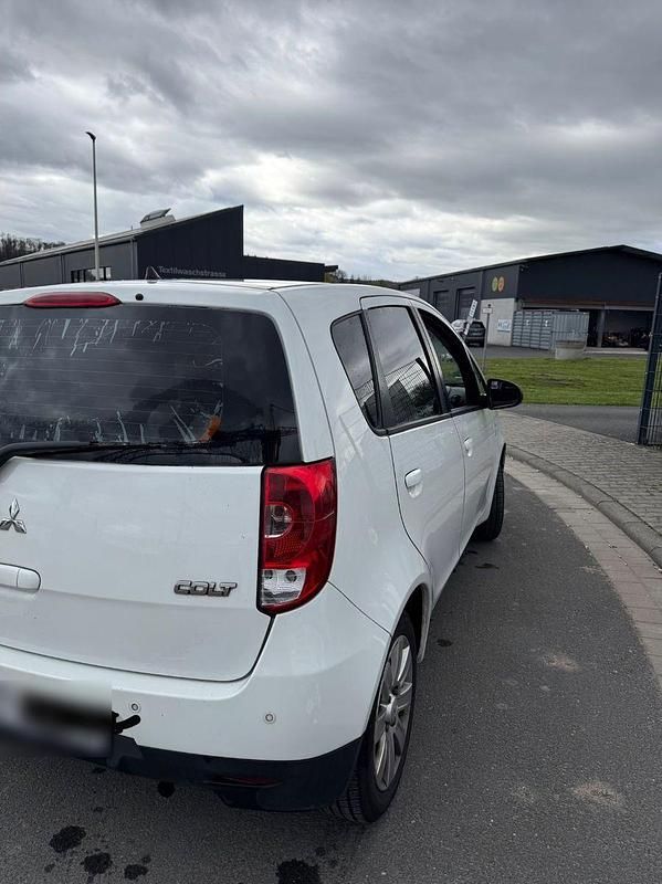 Gebraucht Mitsubishi Colt Edition 95 PS (69 kW) 2011 Weiß Kleinwagen