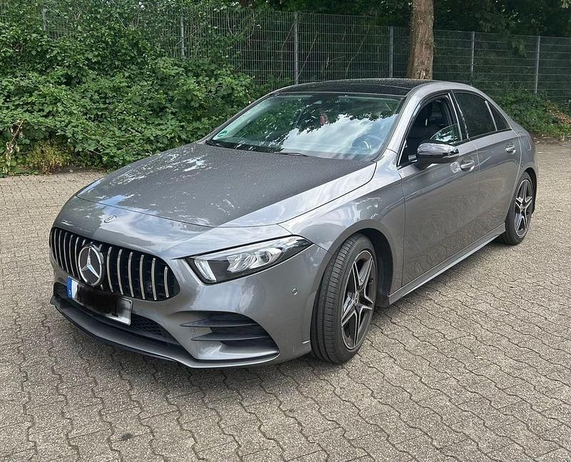 Grau Gebraucht 2020 Mercedes A250 Limousine | 26.999 € (Fairer Preis) - Bild 1/4