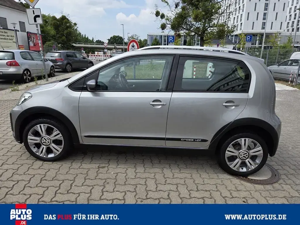 Gebraucht VW cross up! 75 PS (55 kW) 2018 Silber Kleinwagen