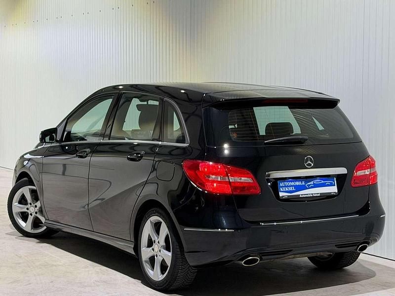 Gebraucht Mercedes B200 156 PS (114 kW) 2014 Kosmosschwarz Van / Kleinbus