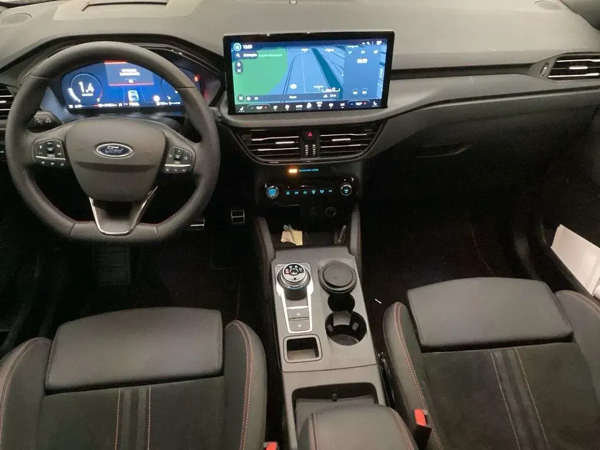 Gebraucht Ford Kuga ST-Line X 186 PS (136 kW) 2025 Schwarz SUV