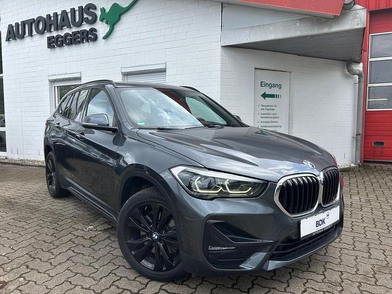 Grau Gebraucht 2021 BMW X1 Sport Line SUV | 27.890 € (Teuer) - Bild 1/4
