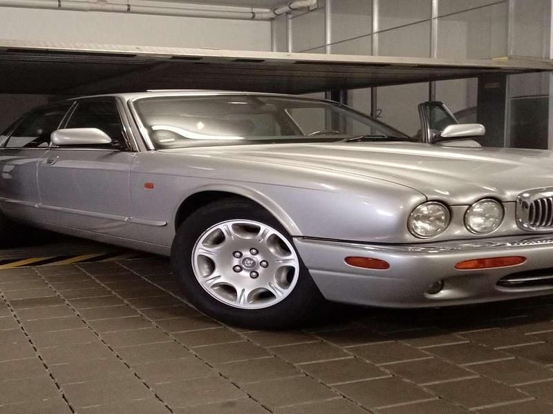 Silber Gebraucht 2001 Jaguar XJ8 Sovereign Limousine | 17.950 € (Fairer Preis) - Bild 1/4