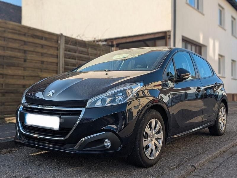 Blau Gebraucht 2018 Peugeot 208 Active Kleinwagen | 6.995 € (Fairer Preis) - Bild 1/4