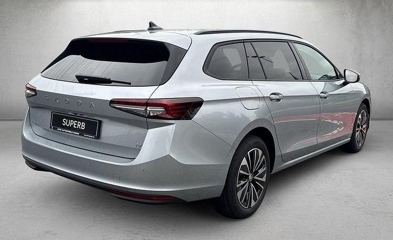 Gebraucht Skoda Superb Selection 150 PS (110 kW) 2025 Silber Kombi