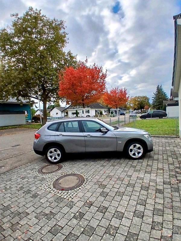 Grau Gebraucht 2010 BMW X1 SUV | 9.500 € (Guter Preis) - Bild 1/4
