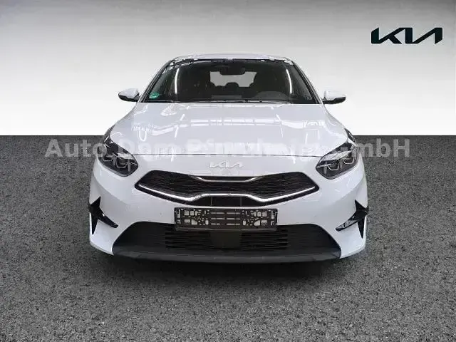 Gebraucht Kia Ceed Spirit 140 PS (102 kW) 2025 Weiß Kleinwagen