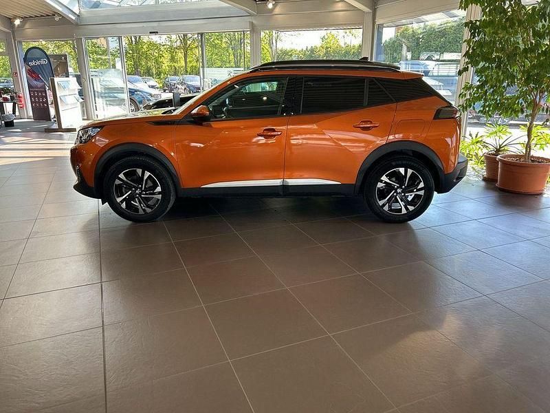 Gebraucht Peugeot e-2008 Allure 100 kW (136 PS) 2021 Orange SUV