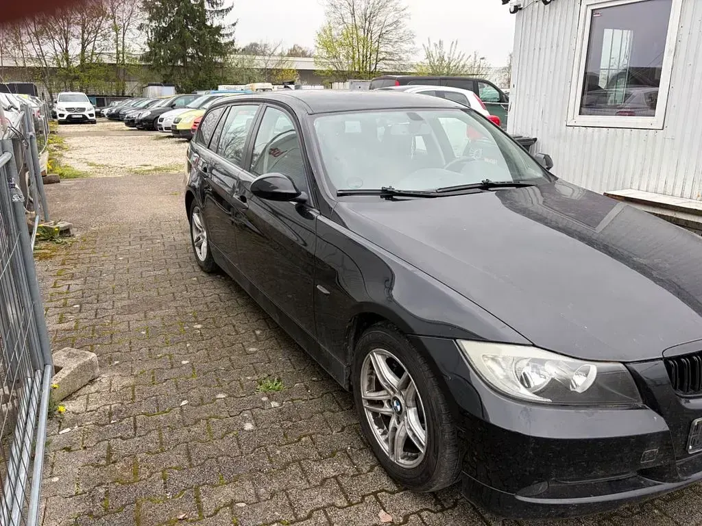 Second-hand BMW 318 129 CP (94 kW) 2006 Negru Break