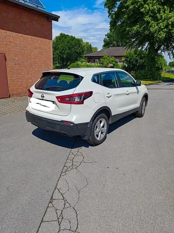 Gebraucht Nissan Qashqai Tekna 116 PS (85 kW) 2019 Weiß SUV