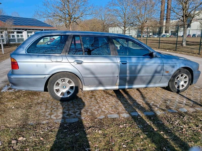 Blau Gebraucht 2001 BMW 525 Kombi | 2.800 € (Fairer Preis) - Bild 1/3