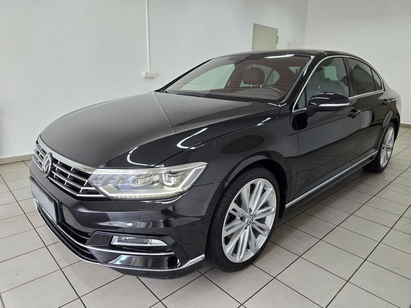 Schwarz Gebraucht 2019 VW Passat Highline Limousine | 27.990 € (Teuer) - Bild 1/4