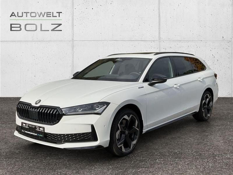Weiß Gebraucht 2025 Skoda Superb SportLine Kombi | 53.990 € - Bild 1/4