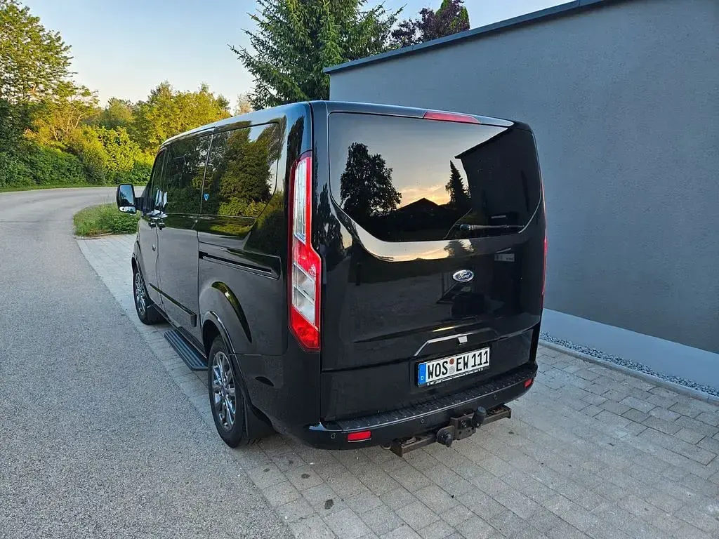 Gebraucht Ford Tourneo 185 PS (136 kW) 2021 Schwarz Van / Kleinbus