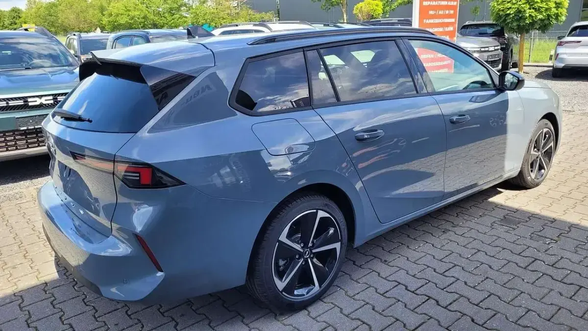 Neu Opel Astra Edition 131 PS (96 kW) 2026 Grafikgrau Kombi