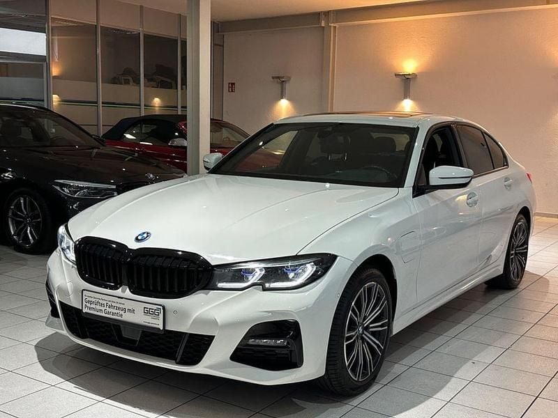 Gebraucht BMW 330e M Sport 184 PS (135 kW) 2021 Weiß Limousine