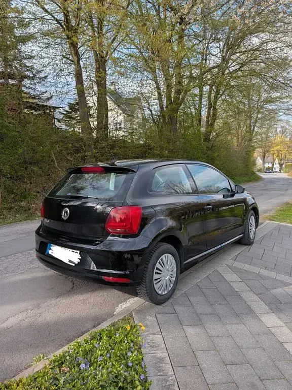 Używany VW Polo Trendline 60 KM (44 kW) 2016 Czarny Sedan/Limuzyna