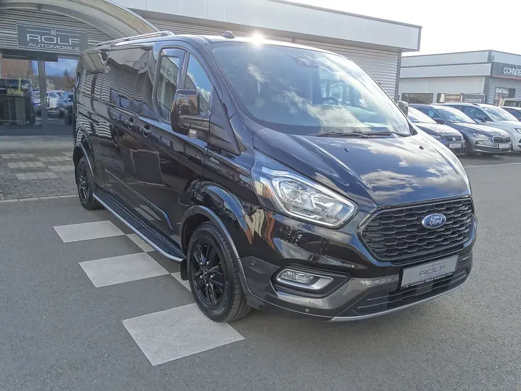 Usado Ford Tourneo Custom Active 131 HP (96 kW) 2023 Preto Van