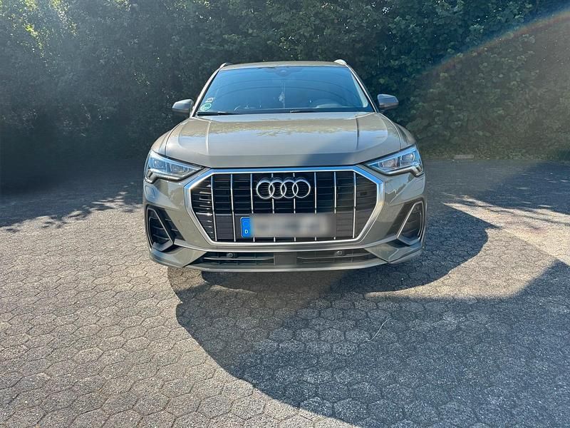 Grau Gebraucht 2019 Audi Q3 S-Line SUV | 19.499 € (Guter Preis) - Bild 1/4