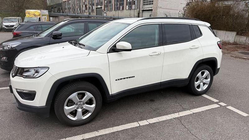 Weiß Gebraucht 2018 Jeep Compass Longitude SUV | 17.999 € (Etwas zu teuer) - Bild 1/4