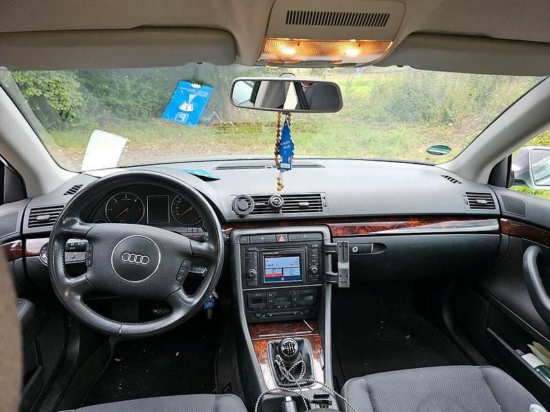 Silber Gebraucht 2002 Audi A4 S-Line Kombi | 2.200 € (Etwas zu teuer) - Bild 1/4