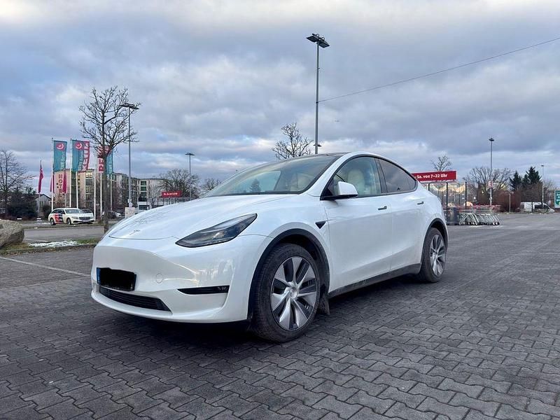 Weiß Gebraucht 2024 Tesla Model Y Long Range AWD SUV | 35.000 € (Guter Preis) - Bild 1/4
