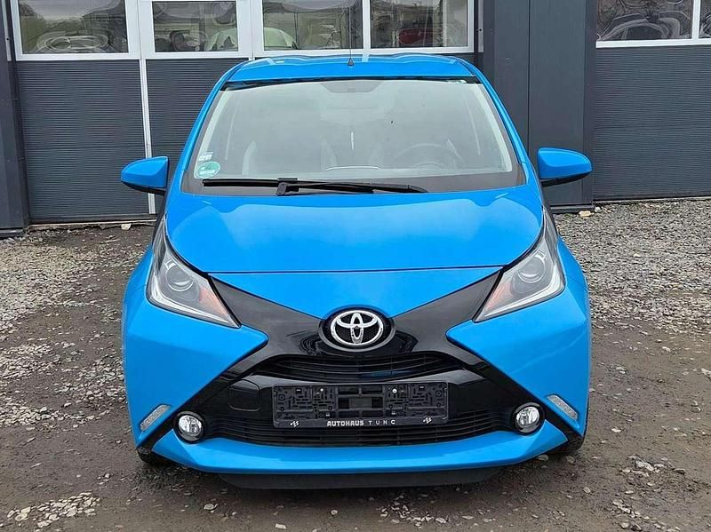 Gebraucht Toyota Aygo Team 69 PS (50 kW) 2018 Cyan metallic (metallic) Kleinwagen
