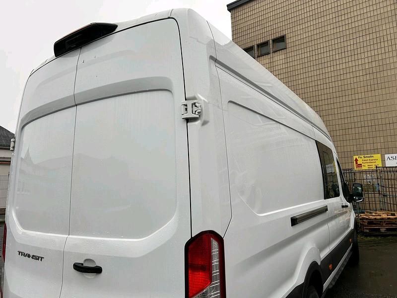 Gebraucht Ford Transit Trend 170 PS (125 kW) 2022 Weiß Limousine