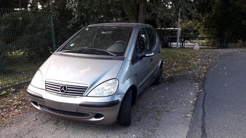 Silber Gebraucht 2004 Mercedes A160 Classic Van / Kleinbus | 1.900 € (Fairer Preis) - Bild 1/4