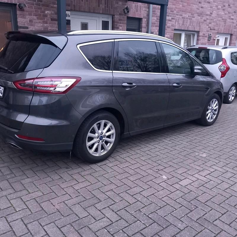 Gebraucht Ford S-MAX 179 PS (131 kW) 2016 Grau Van / Kleinbus