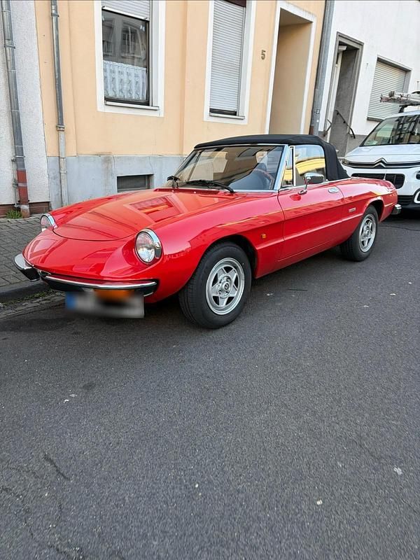 Gebraucht Alfa Romeo Spider 126 PS (92 kW) 1988 Rot Cabrio