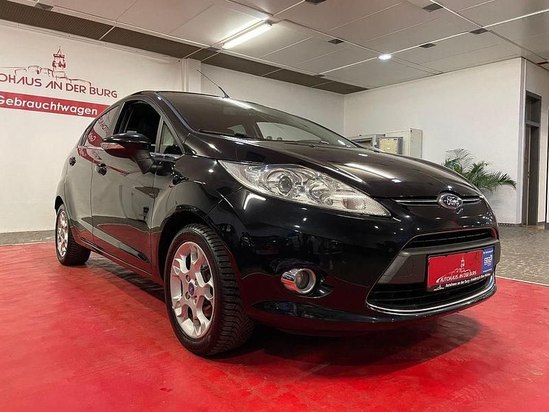 Schwarz Gebraucht 2011 Ford Fiesta Titanium Limousine | 3.900 € (Fairer Preis) - Bild 1/4