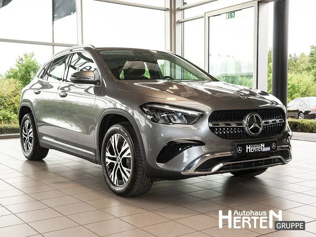 Gebraucht Mercedes GLA250 Progressive 224 PS (164 kW) 2024 Grau SUV