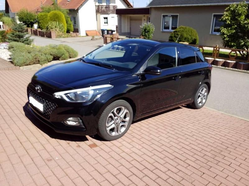 Schwarz Gebraucht 2019 Hyundai i20 Active Limousine | 14.000 € (Fairer Preis) - Bild 1/4